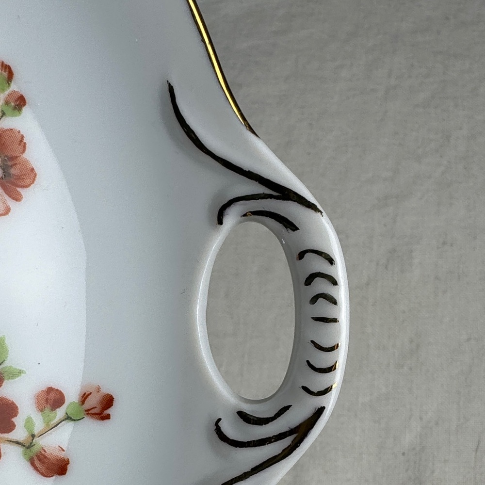 Rita Rauchwerger Hand Painted Elegant White Porcelain Plate with Peacock - Picture 8 of 13
